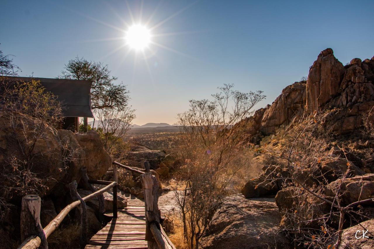Ondudu Safari Lodge Омаруру Экстерьер фото
