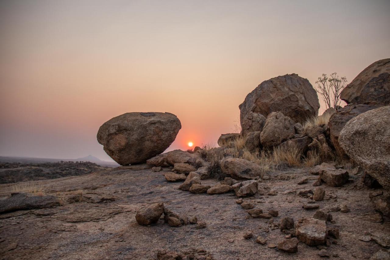 Ondudu Safari Lodge Омаруру Экстерьер фото